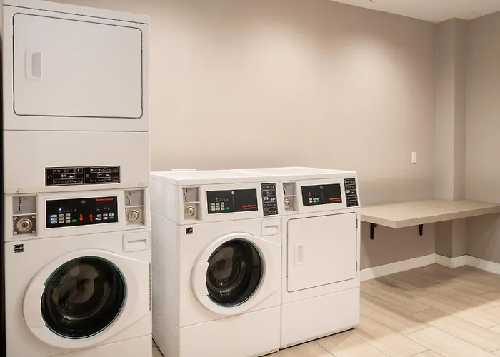 Holiday Inn Express & Suites Fresno Airport By Ihg