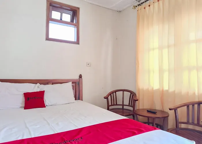 Reddoorz Hotel Tejomoyo Near Bukit Sekipan Tawangmangu