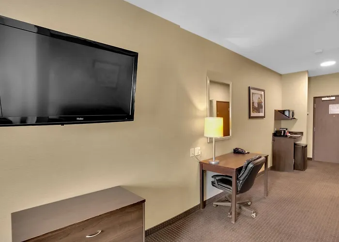 Duvernay Inn & Suites