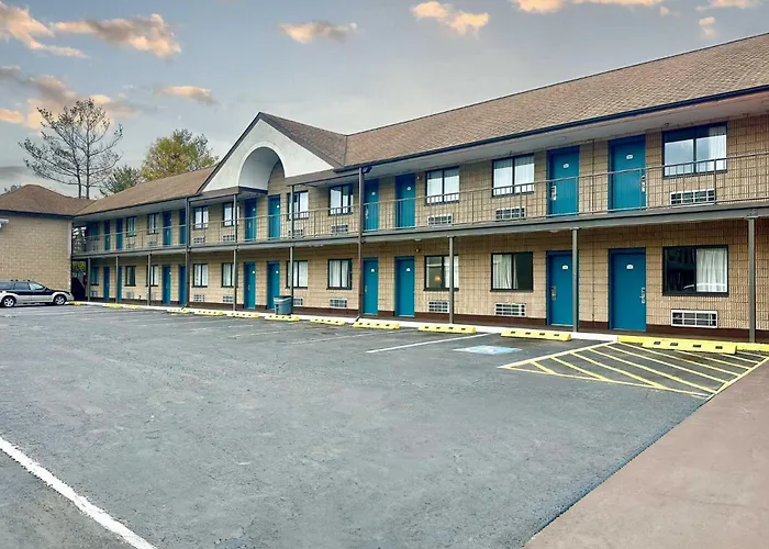 Red Carpet Inn Norwalk