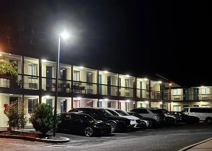 Red Carpet Inn Norwalk