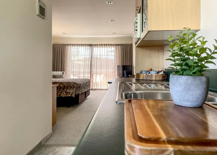 Greenlane Manor Motel
