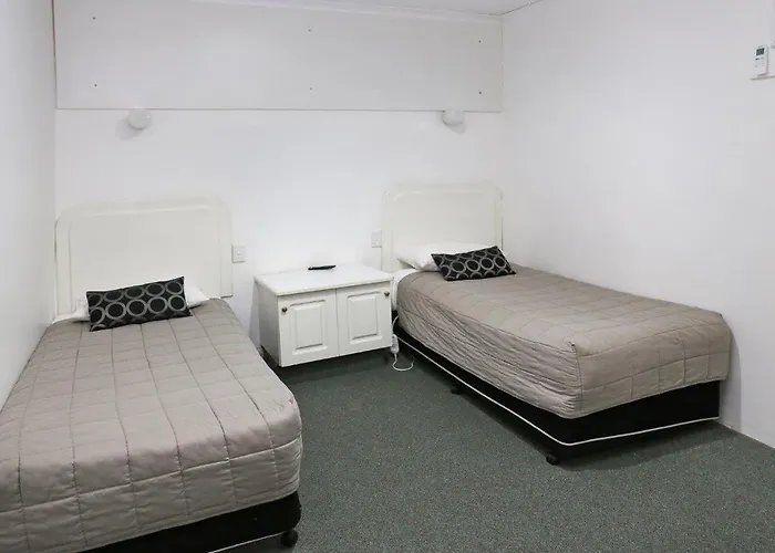 Cousins Motor Inn