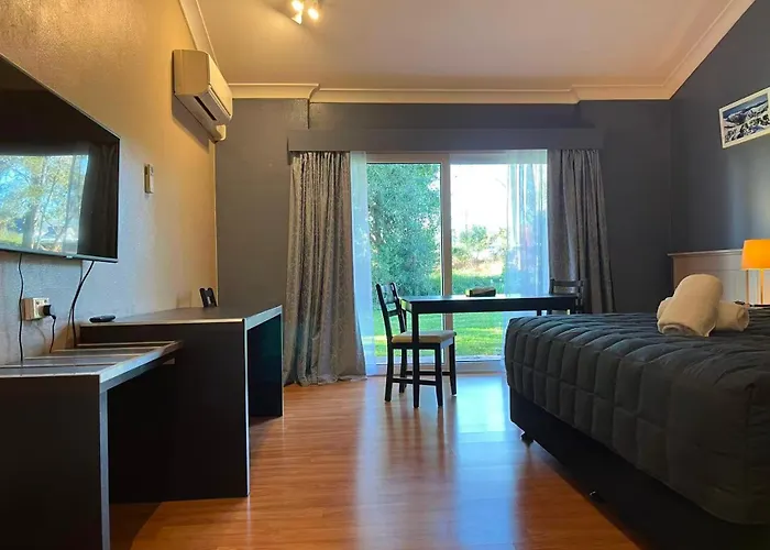 Airlie House Motor Inn