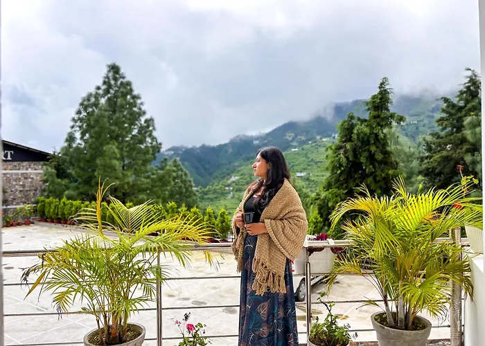 Hotel Shiva Lake - Near Mussoorie Lake