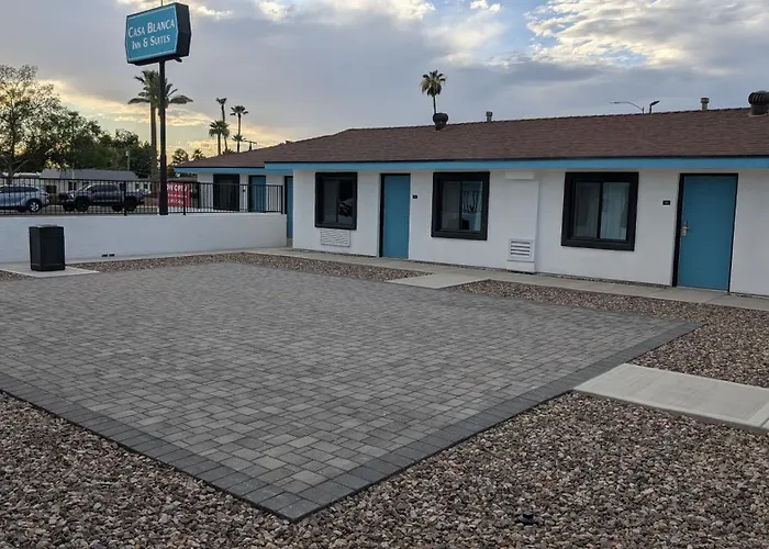 Casa Blanca Inn And Suites