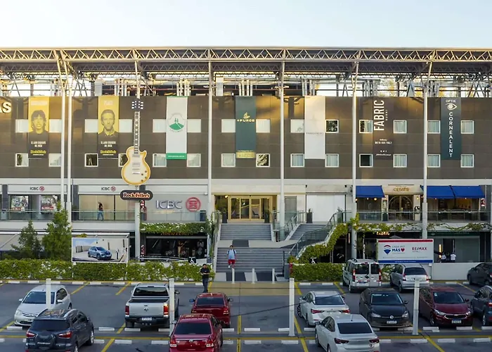 Ibis Pilar