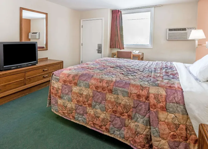Days Inn By Wyndham Henrietta/Rochester Area