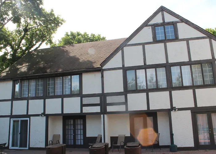 East Norwich Inn