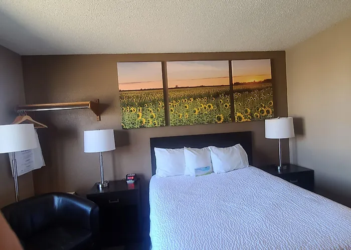 Days Inn By Wyndham Watertown