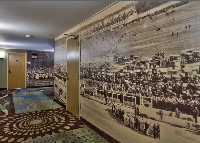 Hotel Westport Kansas City, Tapestry Collection By Hilton