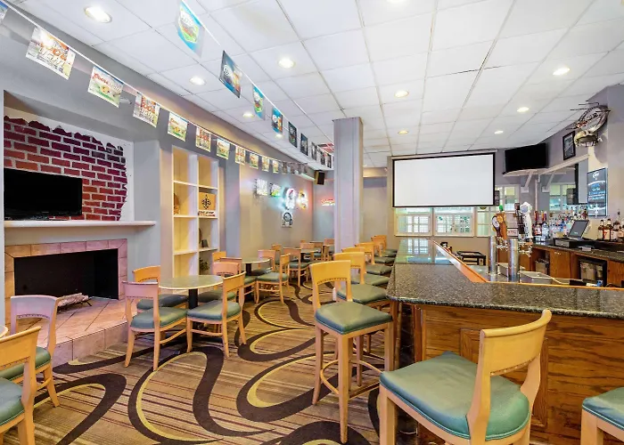 La Quinta Inn & Suites By Wyndham New Orleans Airport