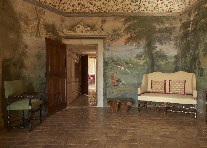 Chateau De Bagnols