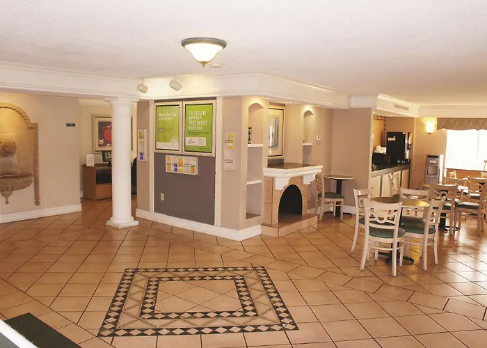 La Quinta Inn By Wyndham Kansas City Lenexa