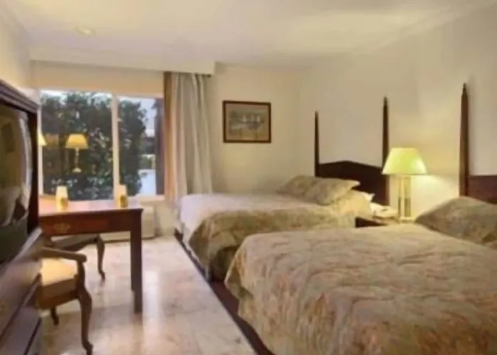 Merced Inn & Suites