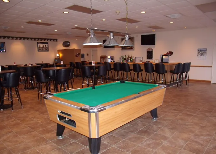 Econo Lodge Inn & Suites Triadelphia - Wheeling
