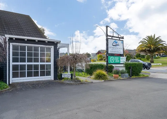 Cottage Mews Motel