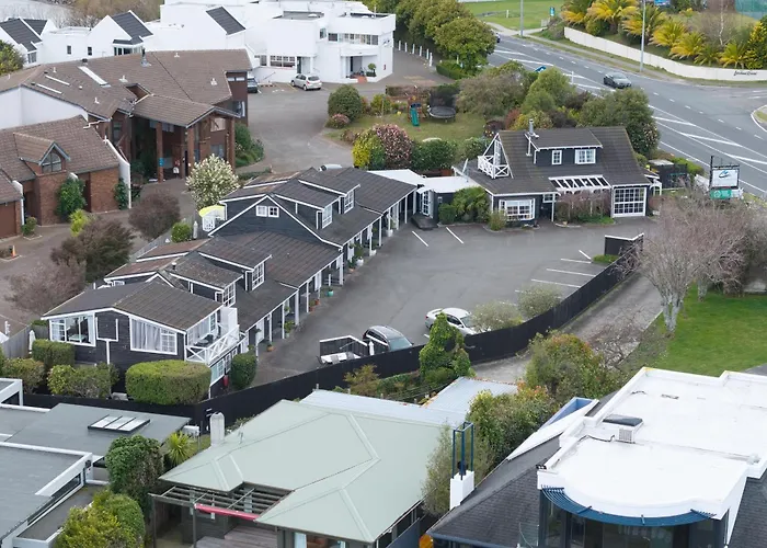 Cottage Mews Motel