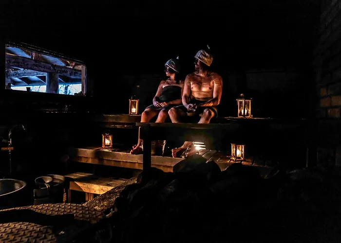 Isokenkaeisten Klubi - Wilderness Lodge