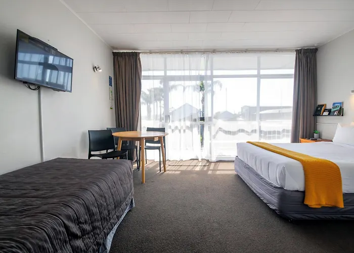 Aura Accommodation