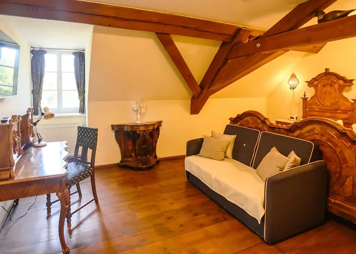 Hotel Schloss Grochwitz (garni)