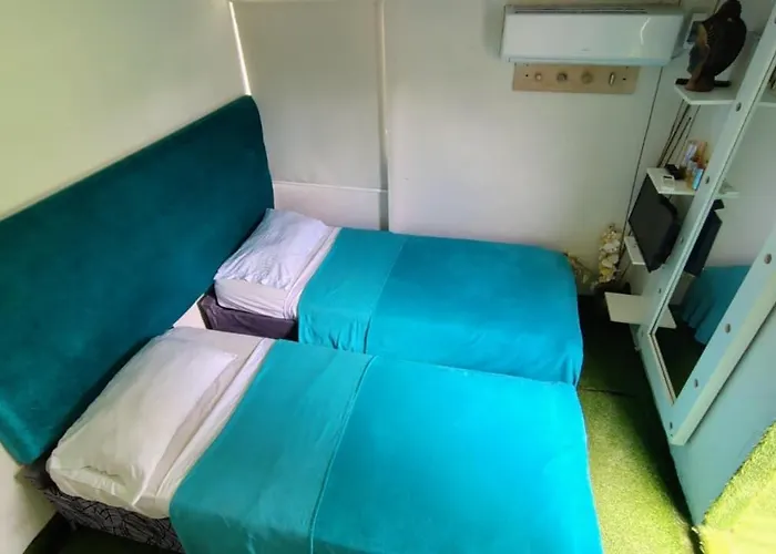 Hostel La Antigua Capsula