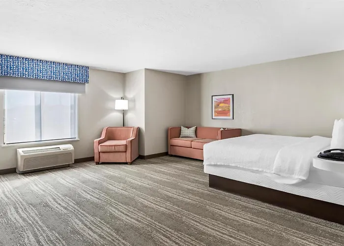 Hampton Inn & Suites Farmington