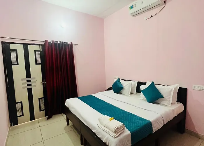 Mahadev Hotel !! Near Chandigarh Int'L Airport !