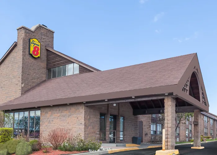Super 8 By Wyndham Sudbury On
