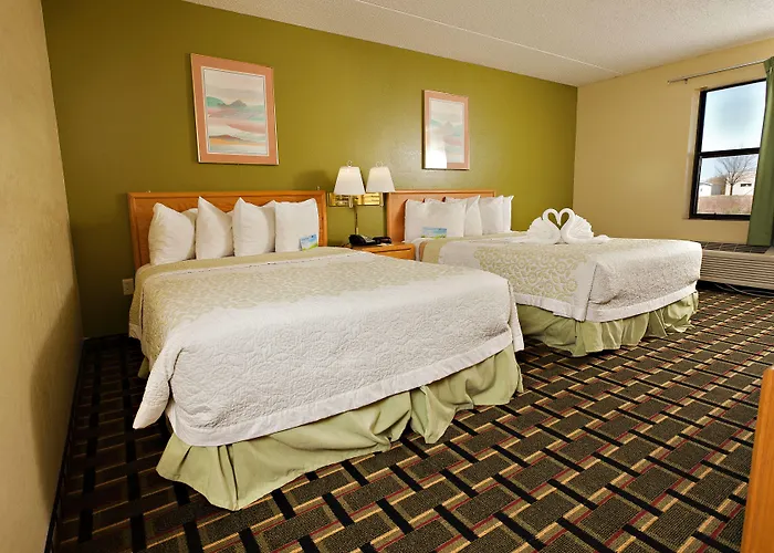 Days Inn By Wyndham Park City Kansas