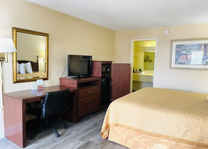 Relax Inn Perry National Fairgrounds Area I-75