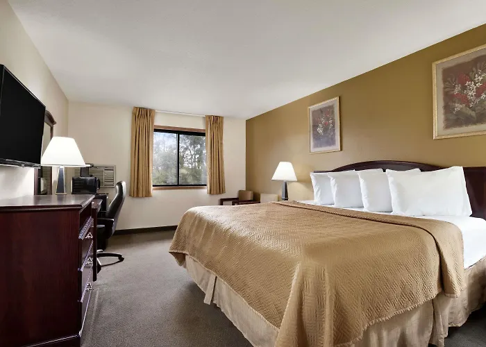 Travelodge By Wyndham La Porte/Michigan City Area