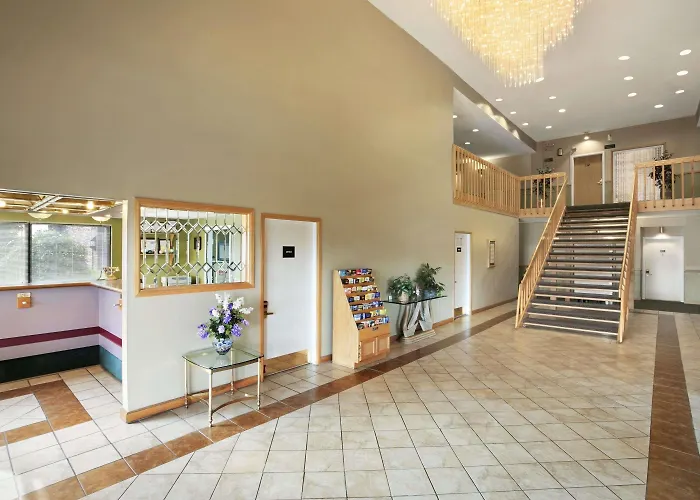 Super 8 By Wyndham Columbia City