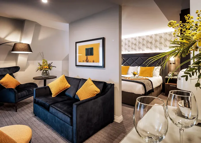 Camden Court Hotel