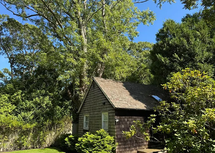 Wainscott Woods Retreat