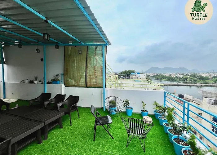 Turtle Hostel Udaipur- Lake Pichola View & Rooftop