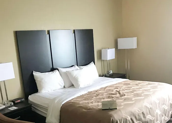 Quality Inn & Suites Mendota Near I-39