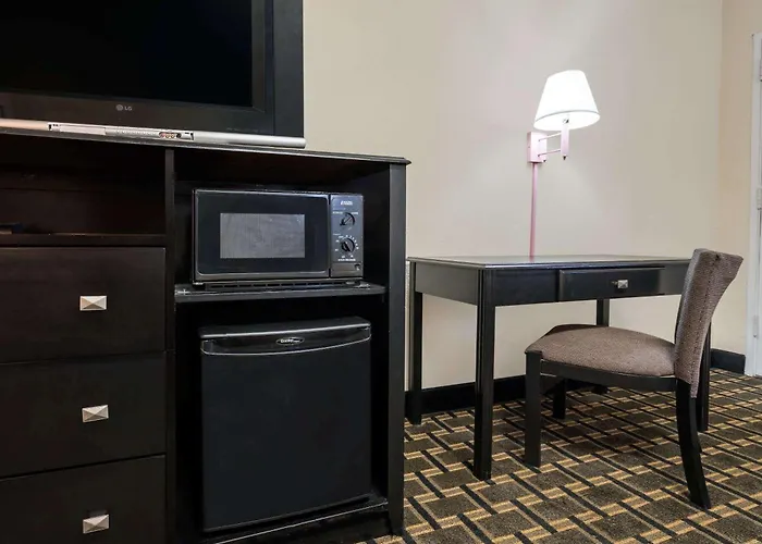 Super 8 By Wyndham Lithonia