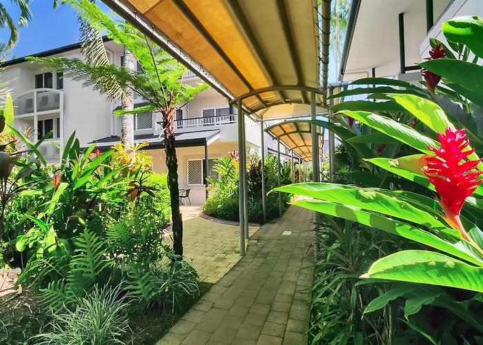 Cairns Reef Apartments & Motel