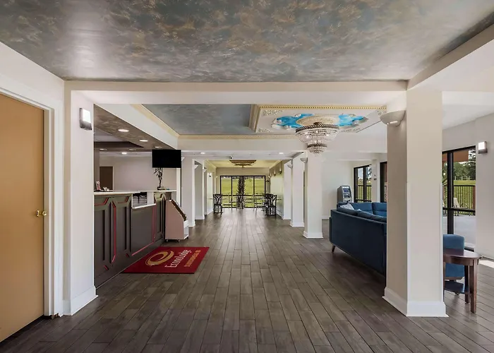 Econo Lodge Inn & Suites Diamondhead