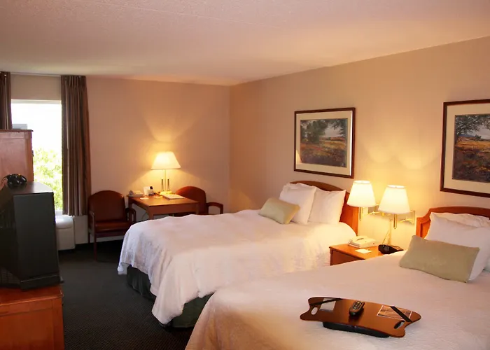 Hampton Inn & Suites Newtown