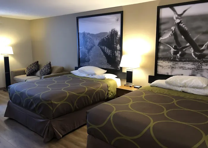 Super 8 By Wyndham Salmon Arm