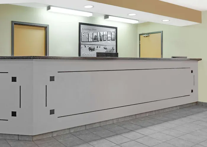 Super 8 By Wyndham Morden