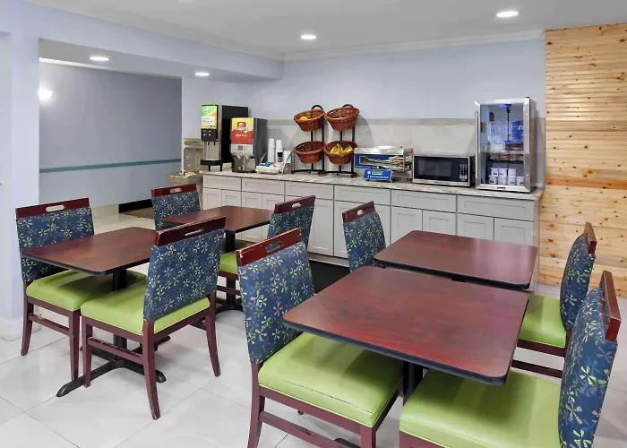 Days Inn & Suites By Wyndham Siler City