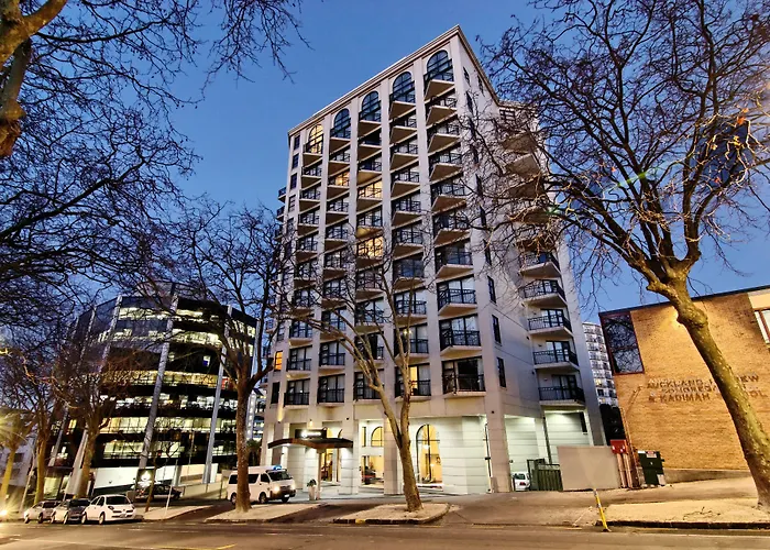 Parkside Hotel & Apartments