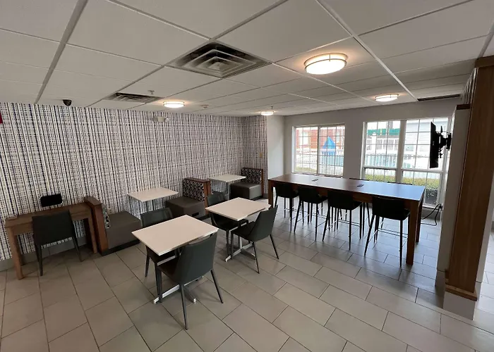 Microtel Inn & Suites By Wyndham Charlotte/Northlake