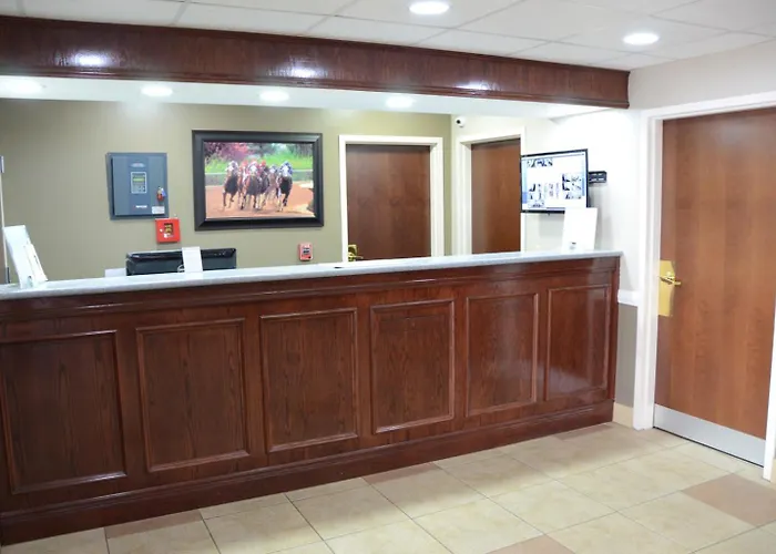 Super 8 By Wyndham Louisville/Expo Center