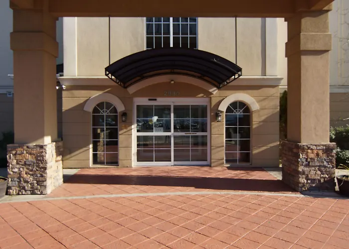 Comfort Suites Near University