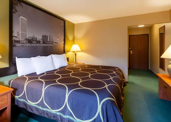Super 8 By Wyndham Berlin Wi