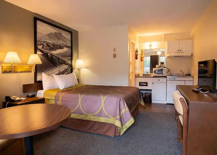 Super 8 By Wyndham Kamloops East